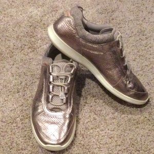 ECCO size 9 metallic sneaker